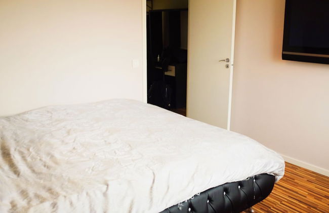 Central - 2 Bedroom Apartment - Photo 6