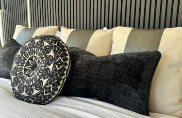 Luxurious Glass House with Private Hot tub - Photo 14