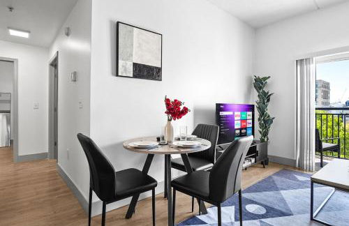 Midnight Marvel - Amazing City Views, Free Parking - Foto 23