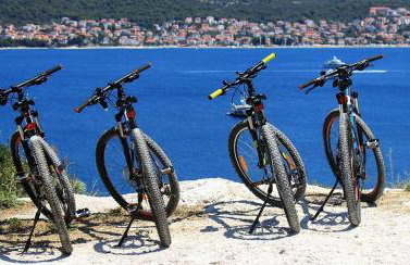 Villa Mendula Trogir - Luxury villa by the beach - heated pool - lush green garden - Photo 120