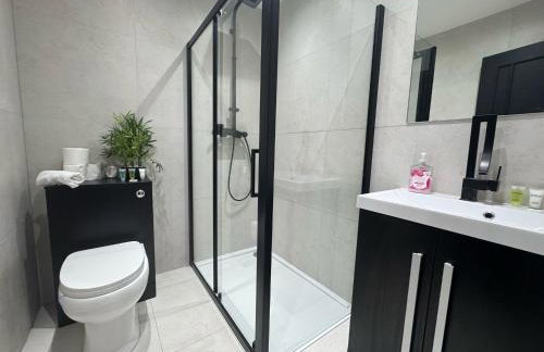 Luxury 2 Bed West London, Free Parking - Photo 10