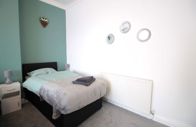 Lovely 2-bed Downstairs Apartment - Photo 2