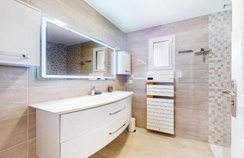 4 Bedroom Amazing Home In Sanilhac - Foto 27