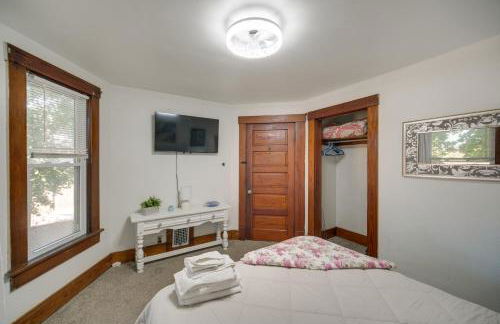 Central Akron Stay! Large Victorian Home with Yard - Foto 17