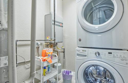 Modern Townhome near Old Town, Breweries, & River! - Foto 9