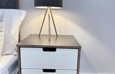 4 Beds Work Housing Near Croydon with Free Parking, High Speed WIFI sleeps up to 9 - Foto 2