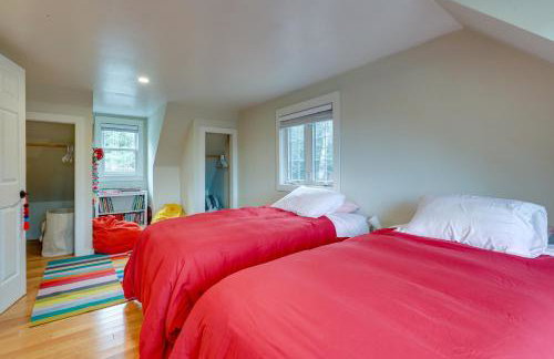 Expansive Wilmot Escape with Deck Near Skiing! - Foto 26