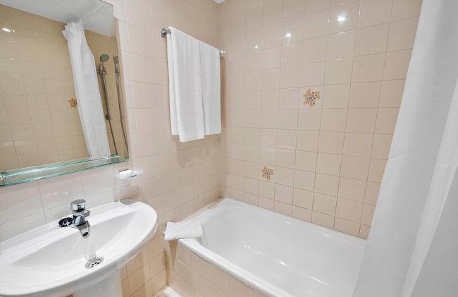 Ramada Hotel & Suites by Wyndham Costa del Sol - Foto 109