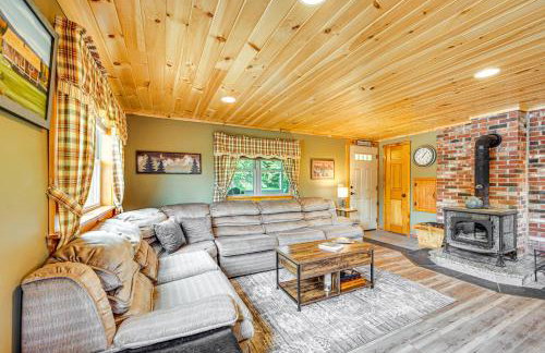 Rustic Cabin in West Danville with Deck and Fire Pit! - Foto 5