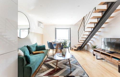 Bright 3BR Flat w/ AC in City Center by LovelyStay - Photo 32