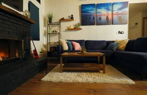 Beautiful Renovated Cozy Forest Home with Hot Tub in Crestline - Foto 55