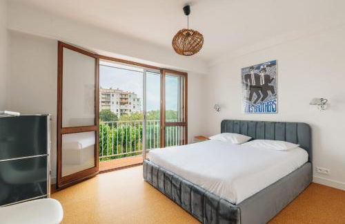 Sixties 64 2 bedrooms apartment with a balcony and parking in Biarritz - Foto 10
