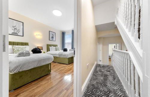 Lovely 4-BR Home In Leyton - Sleeps 14, Near Tube, Arcade, 100inchTV - Foto 49