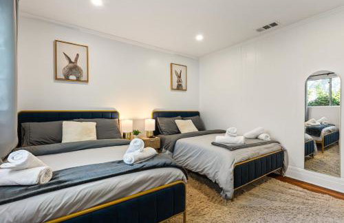 Los Angeles charming big house, king bed, parking, EV - Photo 15