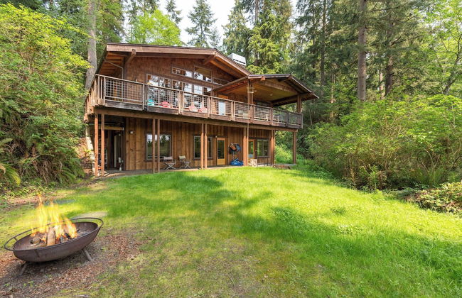 Goss Lake Chalet by Avantstay Lakefront w/ Dock - Photo 35