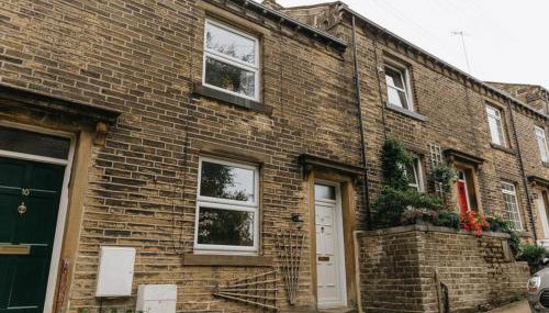 LITTLE RED HOLIDAY HOME - 2 Bed House with Free Parking within West Yorkshire, local access to the Peak District - Foto 4