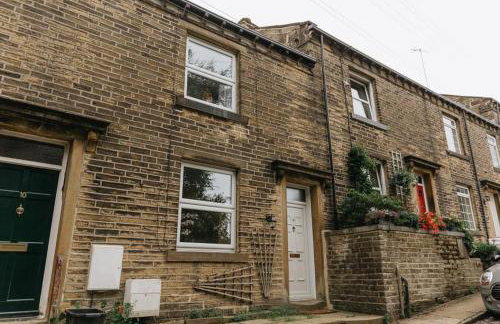 LITTLE RED HOLIDAY HOME - 2 Bed House with Free Parking within West Yorkshire, local access to the Peak District - Foto 4