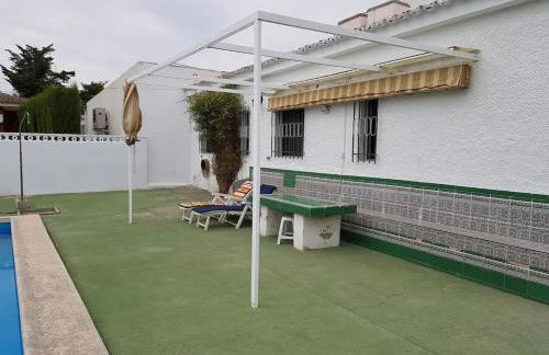 Chalet independiente en zona residencial rural con piscina privada - Foto 6