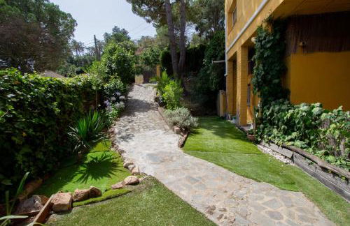 2 Private Abodes in One Magnificent Villa! - Foto 42