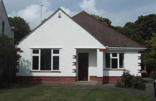 AVON BEACH RETREAT by BOURNECOAST- A Lovely Bungalow by the Sea with a Garden and Parking - HB2087 - Foto 14