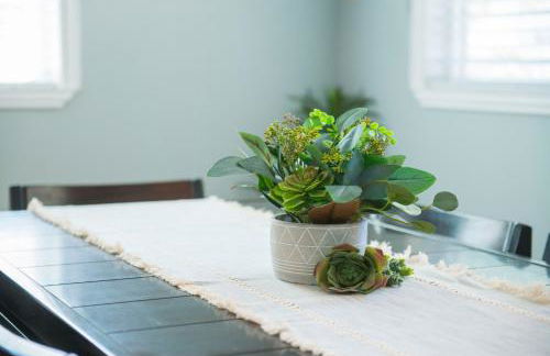 Walk to the Silos! 3 Bed 1960's Bungalow near Baylor - Foto 36