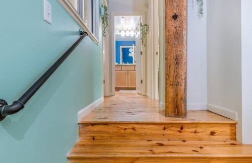 100 Year-Old Historic Brick 2BR Loft & Large Patio & Hammocks & High Ceiling - Foto 129