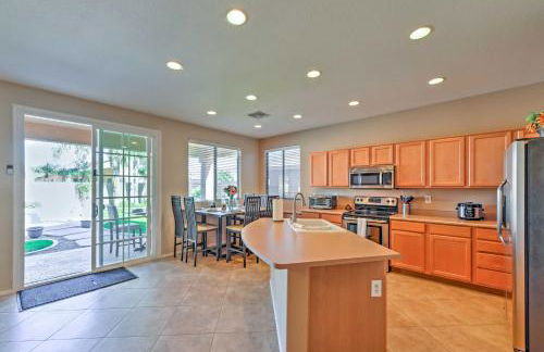 Inviting Surprise Home with Private Pool Near Golf! - Foto 7