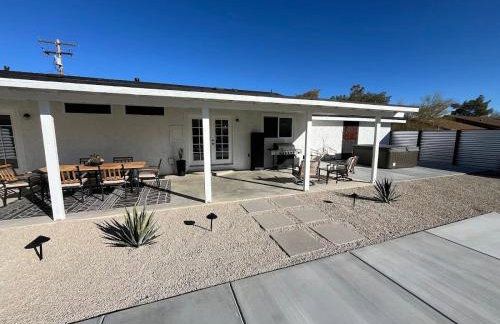 Joshua Tree Poolside Escape! - Foto 24