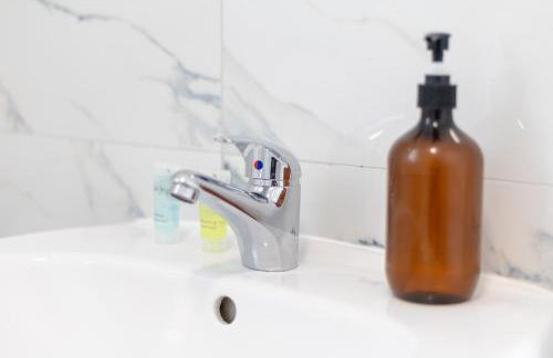 Bespoke Apartments Near Cardiff City Centre Free Parking - Foto 53