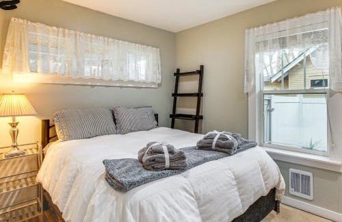 Walk to Town and Beaches! Cozy Home in Coeur dAlene - Foto 9