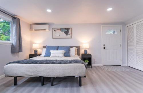 Burien's Top Unit with Spa-Inspired Bathroom - Foto 12