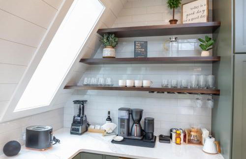 TreeTops Ayframe, Supersized AFrame on the River with Hot Tub - Foto 79