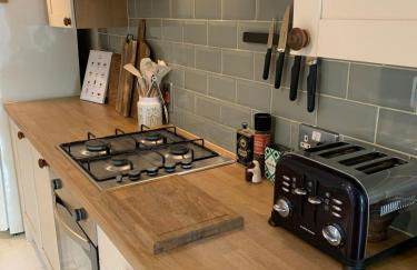 Homely flat just off Leigh Broadway - Foto 7