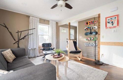 Enchanting 3BR Cottage Close to Downtown - Foto 9