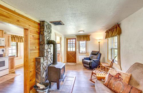 Remote Custer Cabin with Fire Pit and Near State Park! - Foto 3