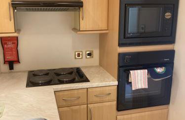 Exclusive 2 Bedroom Apartment with Summer House and Hot Tub - Foto 18