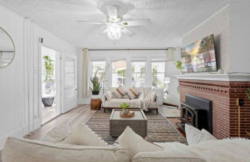 5BR 3BA Family Retreat 2 Blocks from Beach - Foto 25