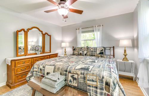 Near Trails and Wineries Victor Getaway with Fire Pit - Foto 14