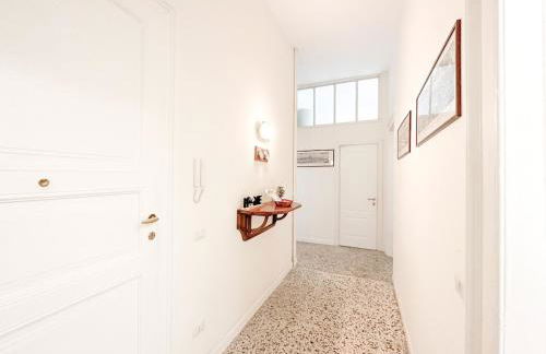 In front of Metro Cadorna La Casa degli Artisti - Photo 16