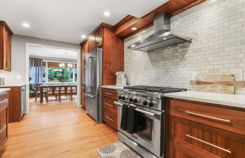 Sojourn Beautiful Home with Beach Access & Backyard - Foto 12