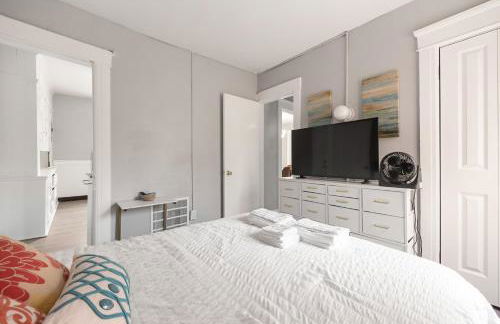 Modern 2BR Mins to Univ, Zoo, Destiny, Downtown - Foto 18