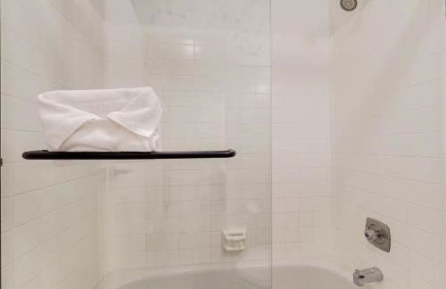 Modern Alpine Getaway - Photo 15