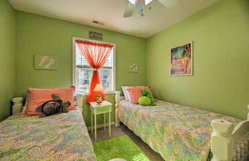 Beaufort Pad with Patio 3 Blocks to Waterfront! - Foto 28