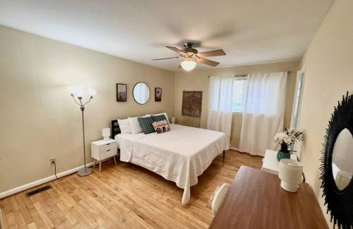 *Comfortable Townhome * King Beds * Long Term* - Foto 1