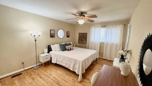 *Comfortable Townhome * King Beds * Long Term* - Foto 1