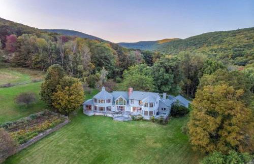 Berkshire Vacation Rentals: The Brookman: Renovated 6000 SF Estate On 40 Acres - Foto 49