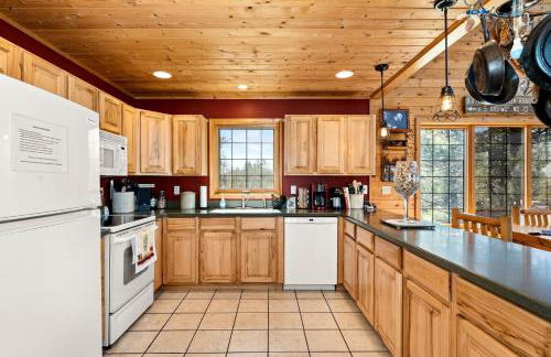 Spacious Rustic Cabin Rental with a Hot Tub in Cheney, Washington - Foto 29