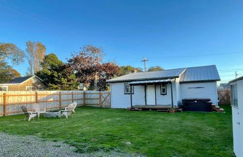 Waddle on Inn- Hot Tub, Pet Friendly, Fully Fenced, 5 Blocks to Beach! - Foto 8