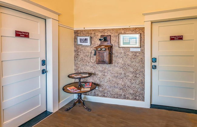 Redtail Suites ~ Entire Home ~ Sleeps 12 ~ Tesla Station - Foto 35