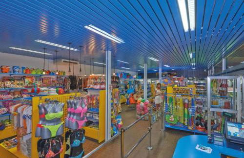 Pine-shaded Getaway w/ Pool - Foto 68